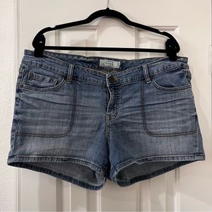 Torrid denim shortie shorts.